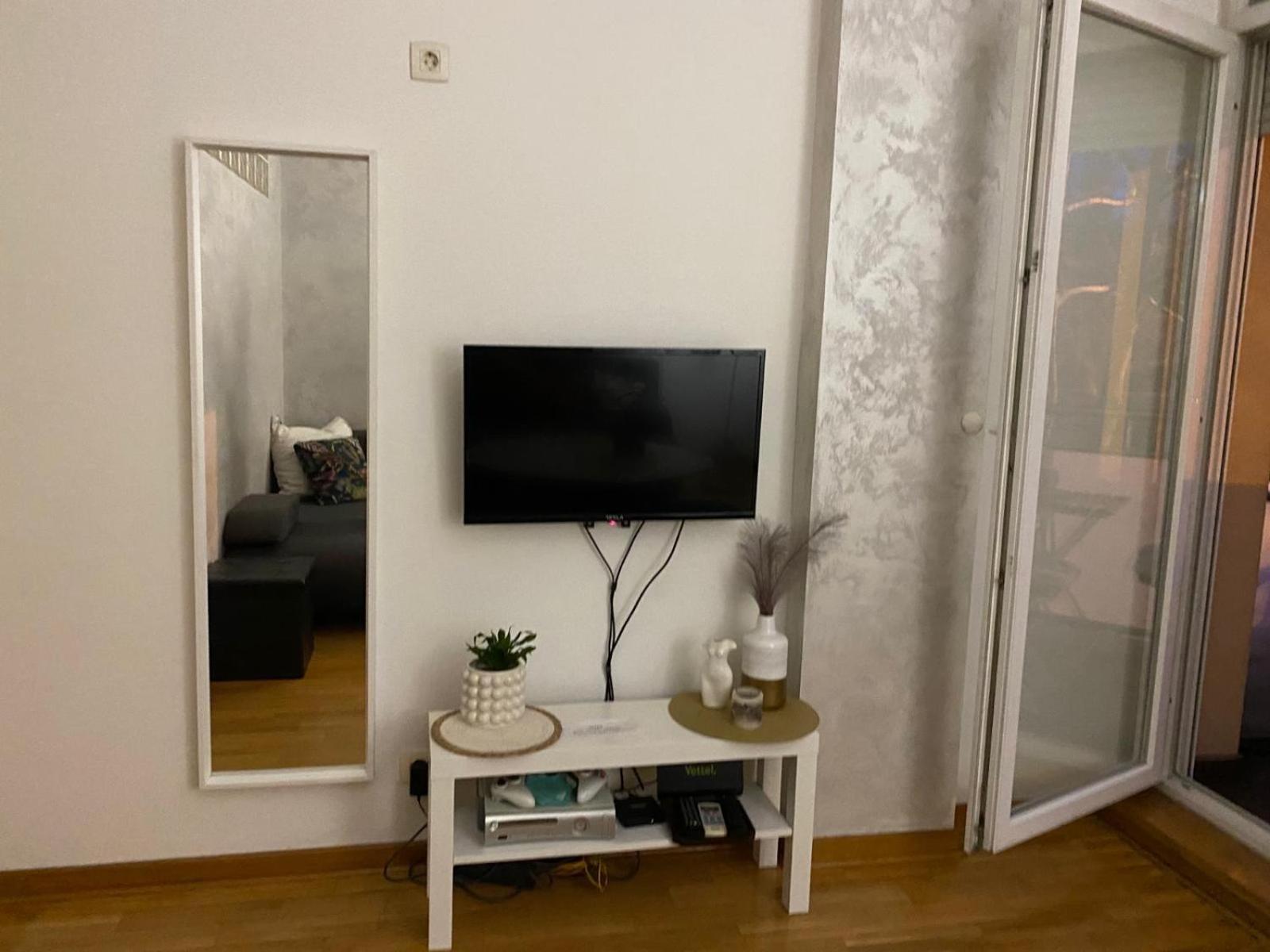 Bella Novi Beograd Apartment Bezanija